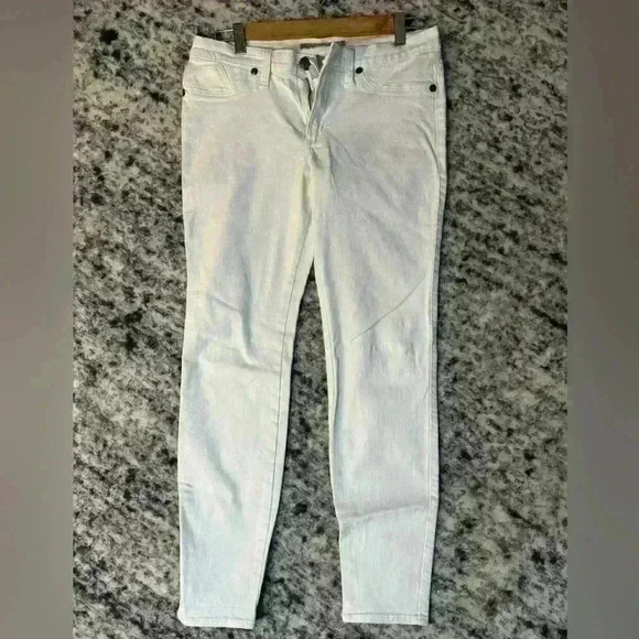 Rock & Republic Denim - White jeans perfect for summer or vacation!